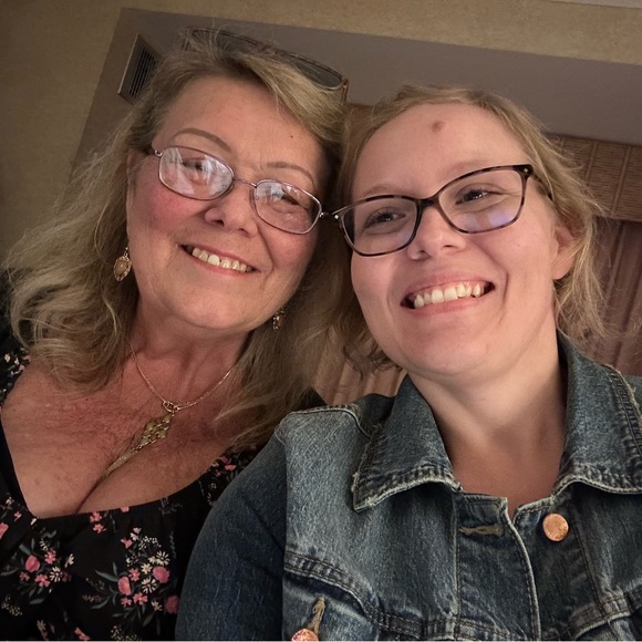 Meet your Posher, Ashley - Picture 3 of 4